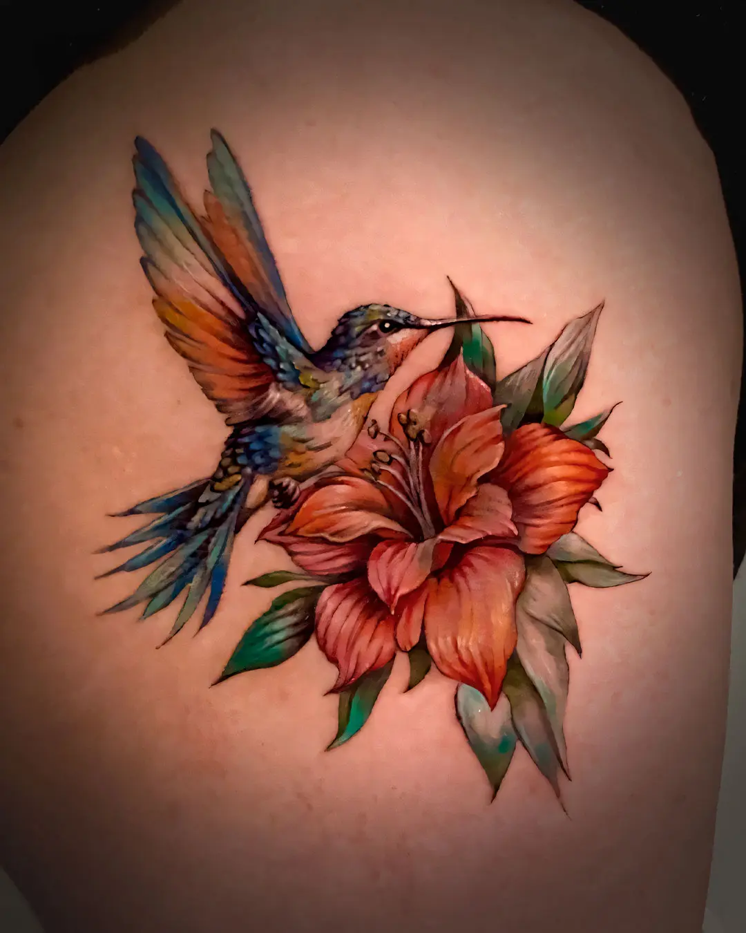 Colibrí y flor — realismo full color